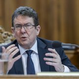 Le ministre de l'énergie Albert Rösti a défendu devant le Parlement une réserve d'électricité hydraulique et thermique pour faire face à une éventuelle pénurie. KEYSTONE/ALESSANDRO DELLA VALLE